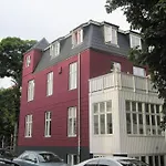 Apartment At Rostock - Pink