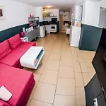 Apartment At Rostock - Pink