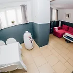 Apartment At Rostock - Pink
