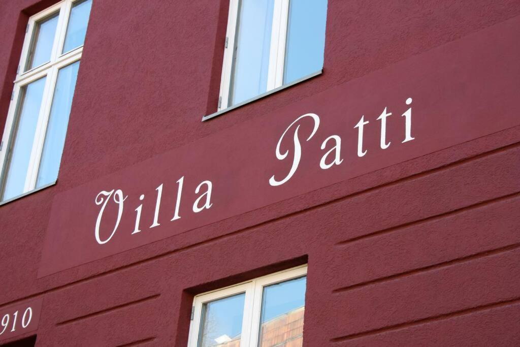 At - Pink Apartment *