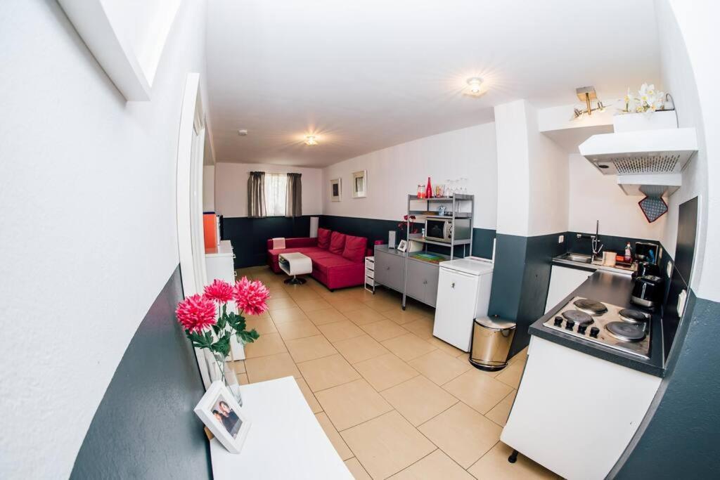 Apartment At - Pink